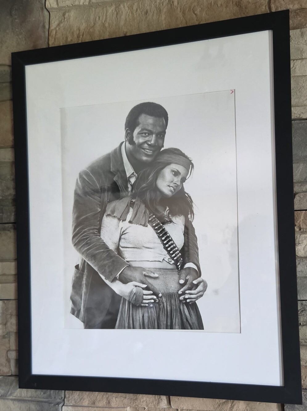 1969 Vtg Black Framed AP PRESS photograph Jim Brown and Raquel Welch 100 Rifles